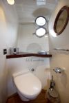 Larimar Motor Yacht, Bathroom.