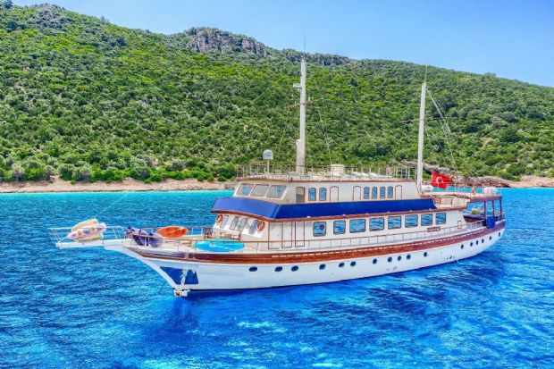 LOVE BOAT