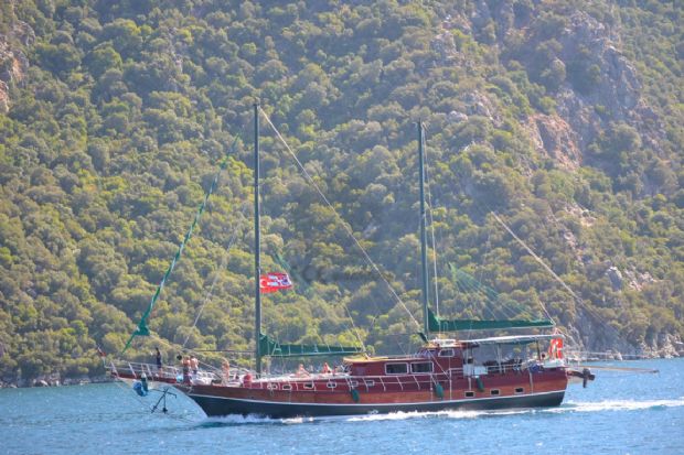 ECRİN AZRA